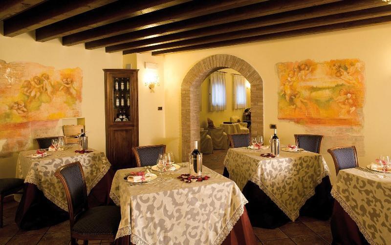 Отель Relais Madonna Di Campagna Бастия-Умбра Экстерьер фото
