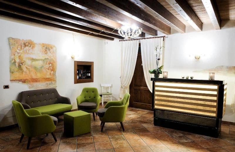 Отель Relais Madonna Di Campagna Бастия-Умбра Экстерьер фото