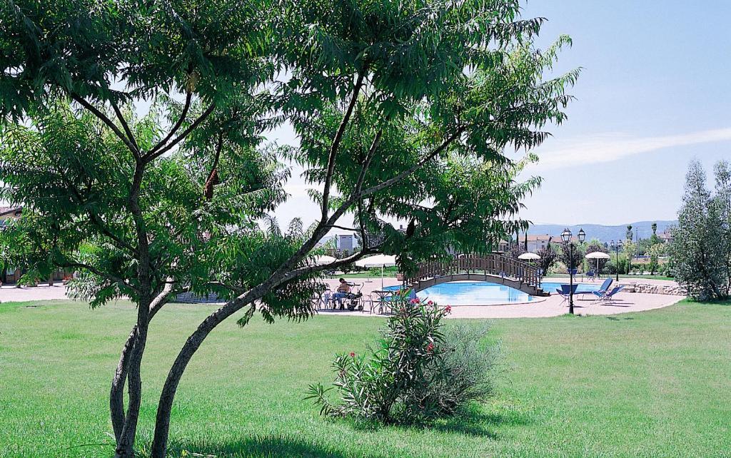 Отель Relais Madonna Di Campagna Бастия-Умбра Экстерьер фото