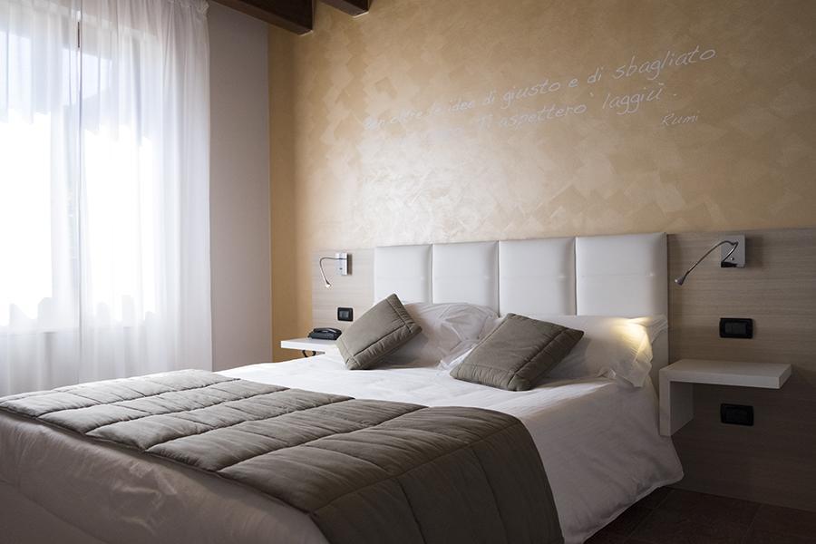 Отель Relais Madonna Di Campagna Бастия-Умбра Экстерьер фото